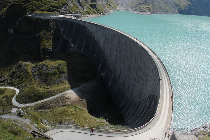 Aukščiausios užtvankos vienas iš betoninių lankų
