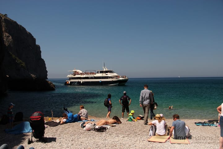 Port de Sa Calobra, siauras paplūdymys tarpeklyje