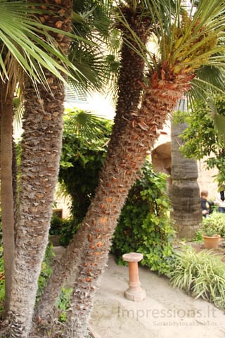 Sodas prie Arab Baths