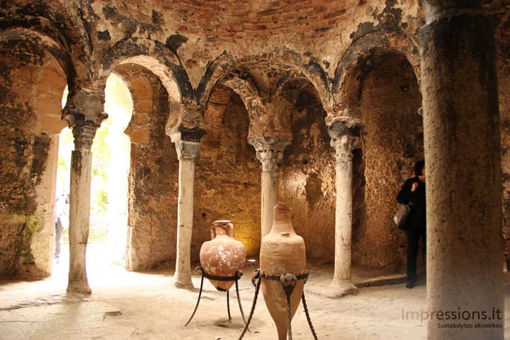 Arab Baths / Arabų pirties liekanos