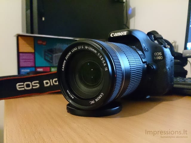 EF-S 18-135mm f3.5-5.6 KIT'inis objektyvas