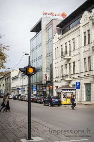Maironio gatvė, Kaunas, šviesoforas, Swedbank