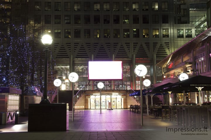 Laikrodžiai prie Canary Wharf stoties