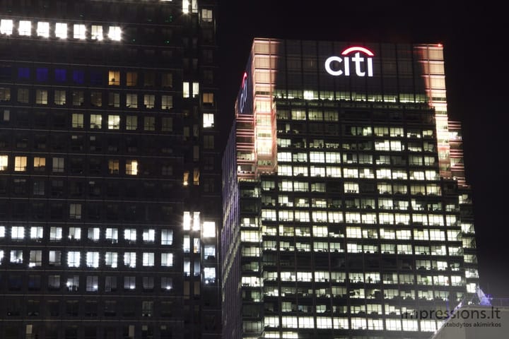 Naktinis Londonas iš Canary Wharf