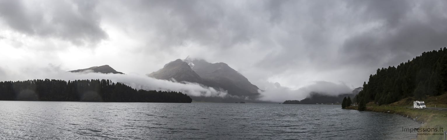 Silsersee ežeras prie Maloja. Alpės, Šveicarija.