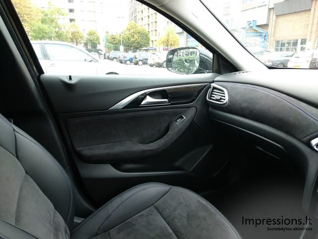 Infiniti Q30 `2016