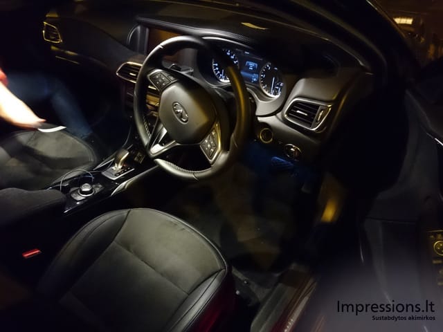 Infiniti Q30 `2016