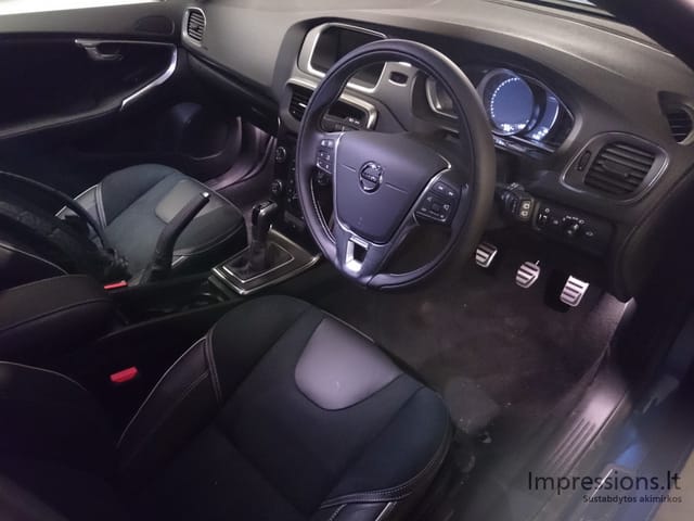 Volvo V40 R-design `2017