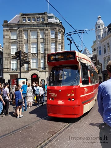 Tramvajus rieda pėsčiųjų gatve