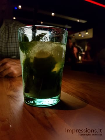 Jaukus baras Hagos Penthouse dangoraižyje
