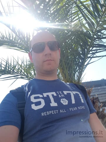 Slepiuosi šešėlyje