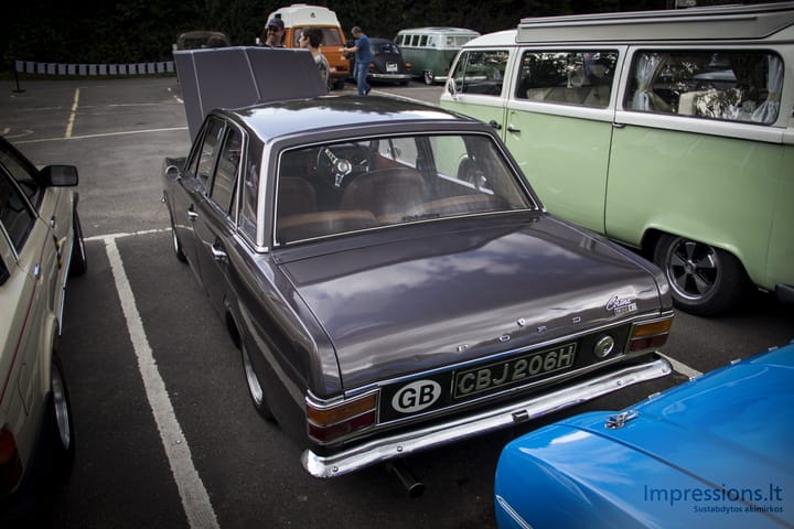 Ford Cortina