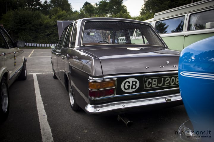 Ford Cortina