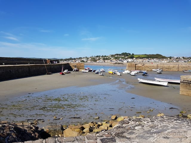 St. Michaels uoste ant dugno gulintys laivai