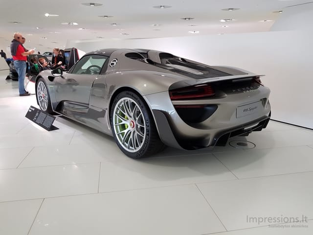 Stuttgart Porsche muziejus