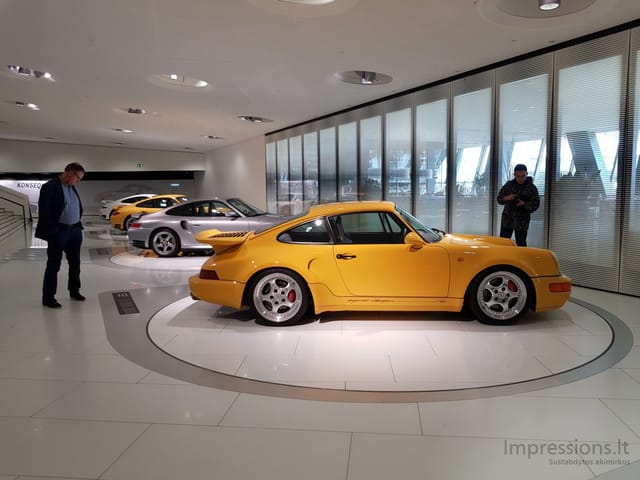 911