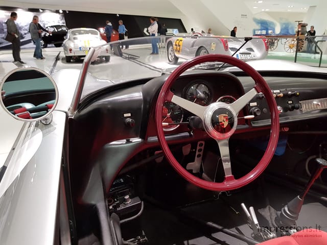 Stuttgart Porsche muziejus