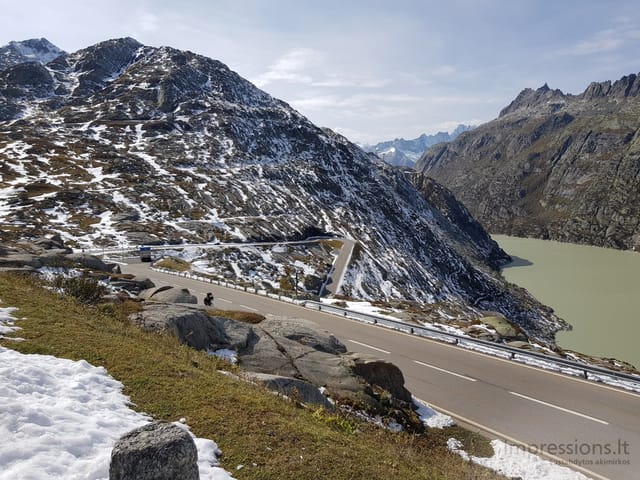 Leidžiamės Grimselpass