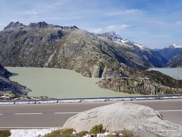 Leidžiamės Grimselpass