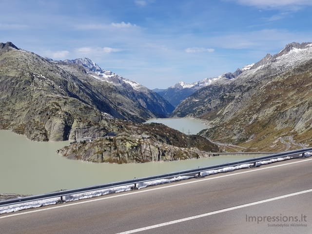 Leidžiamės Grimselpass
