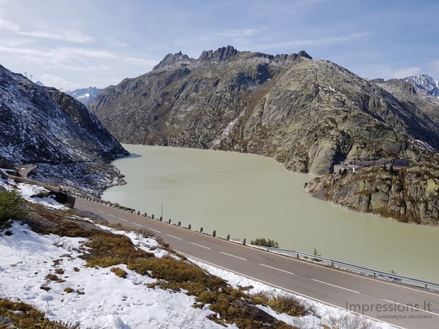 Leidžiamės Grimselpass