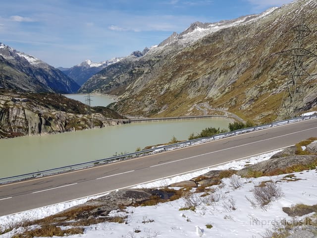 Leidžiamės Grimselpass