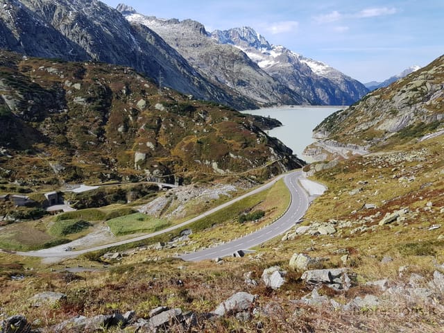 Leidžiamės Grimselpass