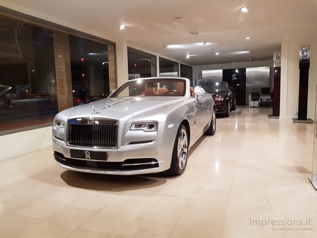 Rolls Royce salonas