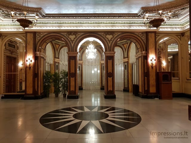 Monte Carlo kazino - filmuose matytoje salėje